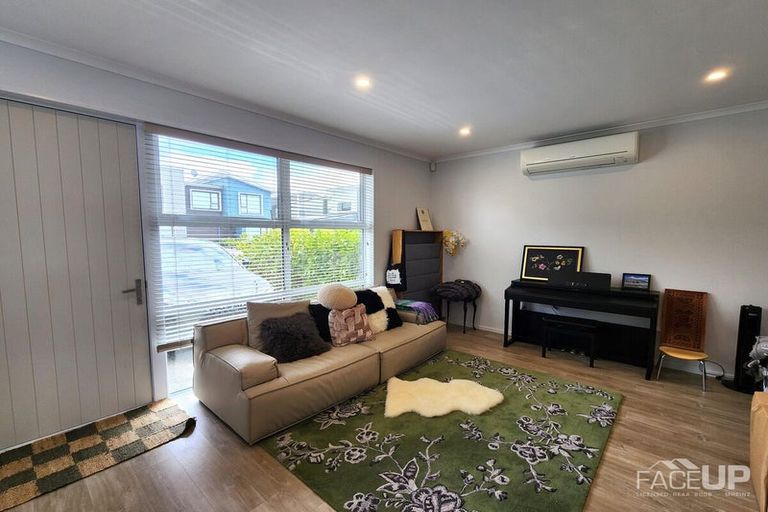 Photo of property in 21 Spotted Dove Road, Hobsonville, Auckland, 0616