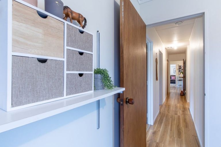 Photo of property in 20 Russell Street, Otane, 4202