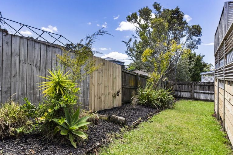 Photo of property in 2/20 Helena Street, Massey, Auckland, 0614