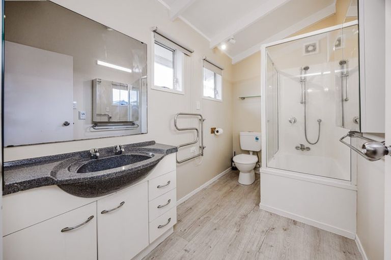 Photo of property in 2/40 Laurie Avenue, Papakura, 2110
