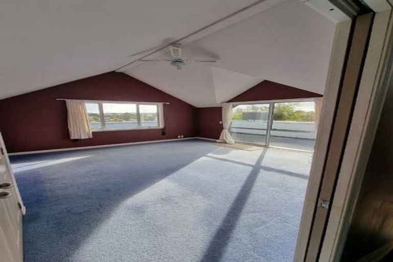 Photo of property in 38 Tyrico Close, Unsworth Heights, Auckland, 0632