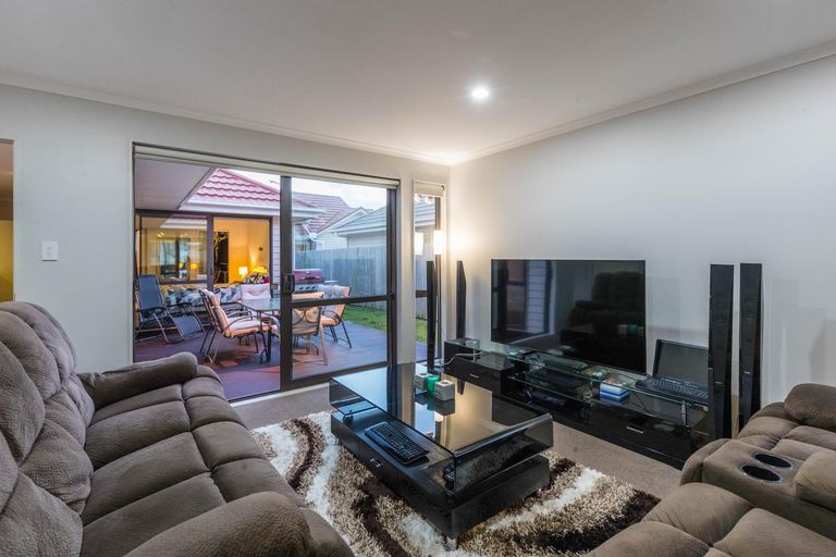 Photo of property in 20 Tarapiroe Avenue, Takanini, 2112