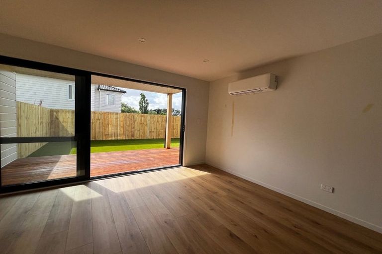 Photo of property in 21 Divich Avenue, Te Atatu South, Auckland, 0610