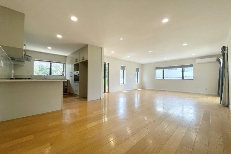 Photo of property in 32a Kelman Road, Kelston, Auckland, 0602