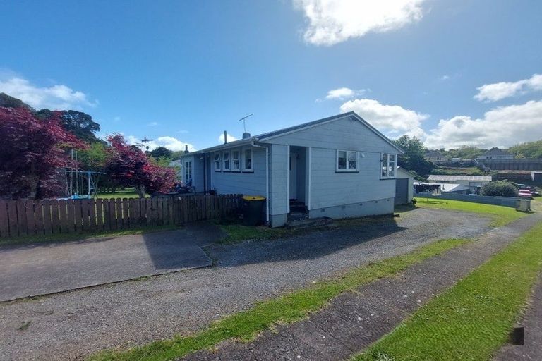 Photo of property in 51 Glenpark Avenue, Frankleigh Park, New Plymouth, 4310