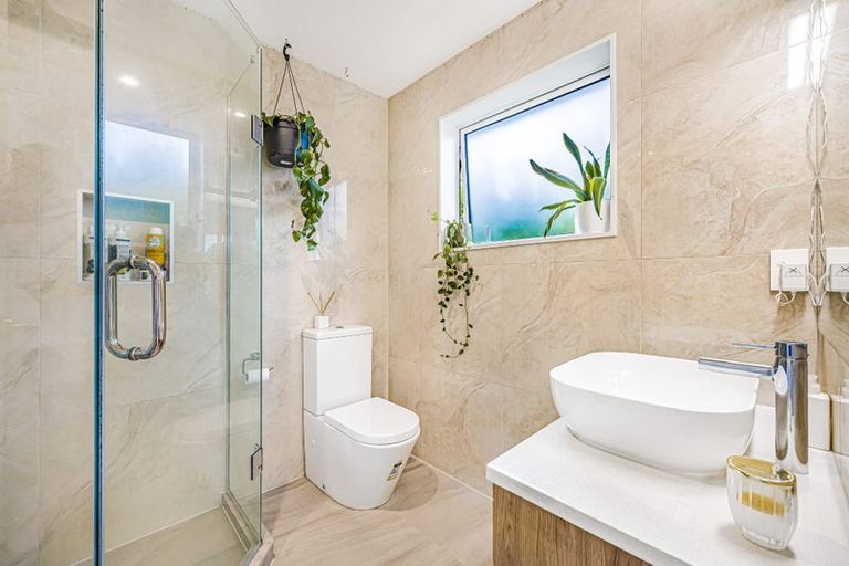 Photo of property in 44 Boocock Crescent, Orewa, 0931