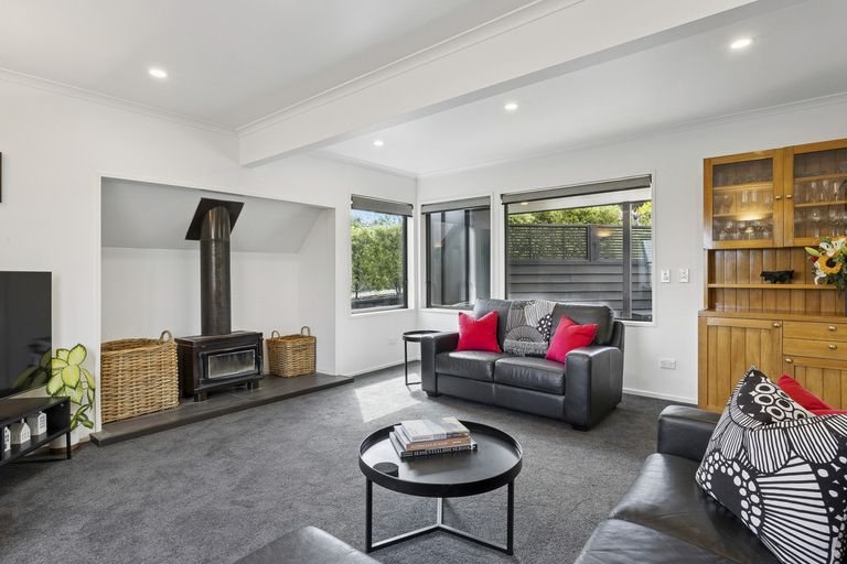 Photo of property in 18 Estuary Crescent, Fairfield, Dunedin, 9018