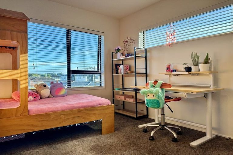 Photo of property in 1/4 Edgerton Road, Te Atatu Peninsula, Auckland, 0610