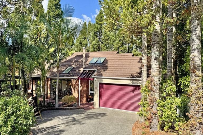 Photo of property in 11 Fitzpatrick Place, Chatswood, Auckland, 0626