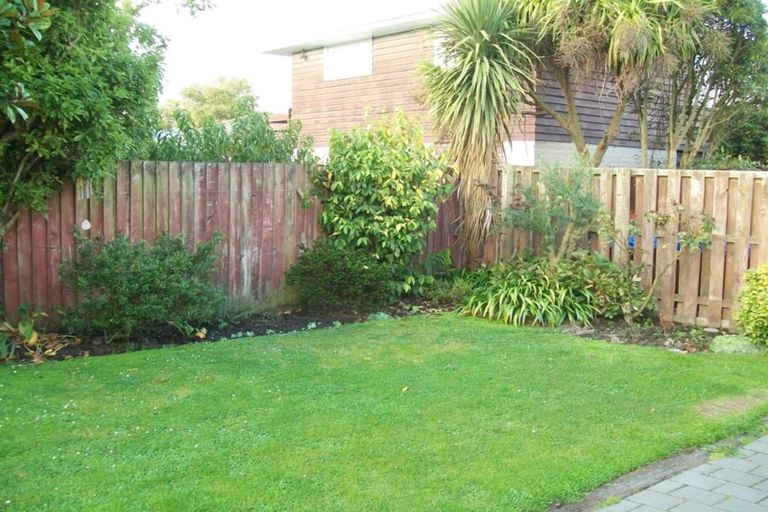 Photo of property in 23 Crofton Road, Harewood, Christchurch, 8051