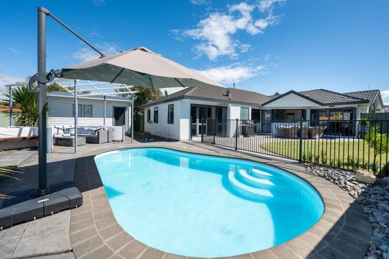 Photo of property in 81 Kensington Drive, Taradale, Napier, 4112