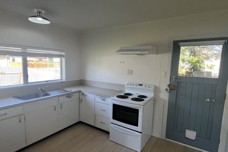 Photo of property in 35 Mcgiffert Street, Palmerston North, 4410
