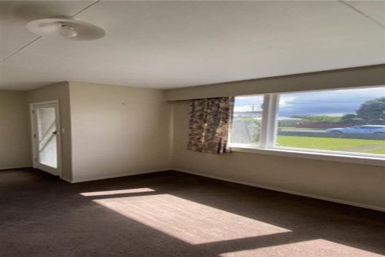 Photo of property in 18 Iredale Road, Hawera, 4610