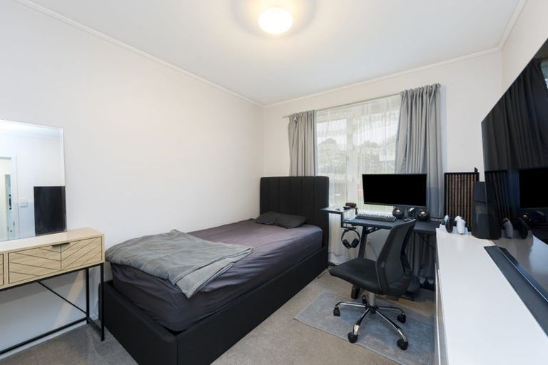 Photo of property in 69 Kemp Road, Massey, Auckland, 0614