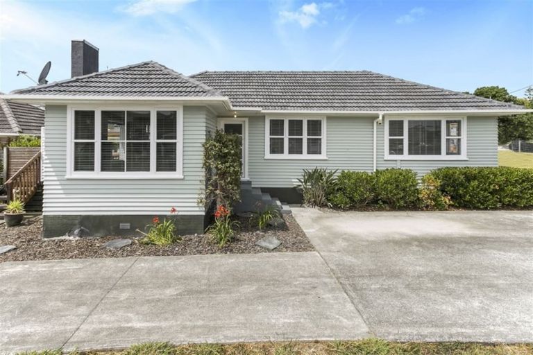 Photo of property in 22 Rewarewa Road, Te Atatu Peninsula, Auckland, 0610