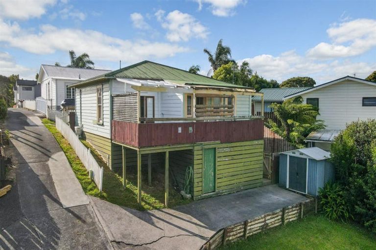 Photo of property in 141 Colwill Road, Massey, Auckland, 0614