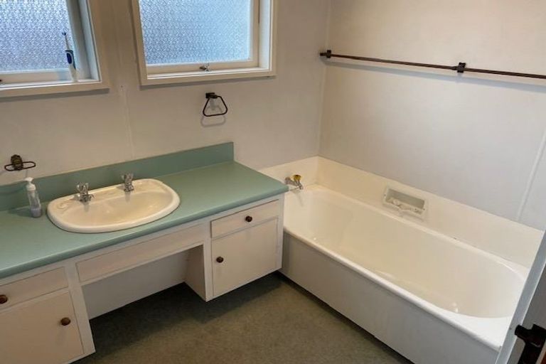 Photo of property in 94 Napier Road, Havelock North, 4130