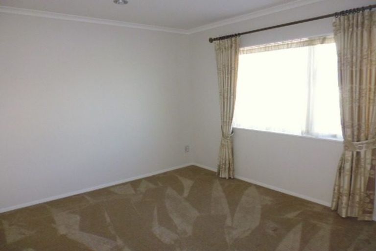 Photo of property in 13 Kereru Rise, Papakura, 2110