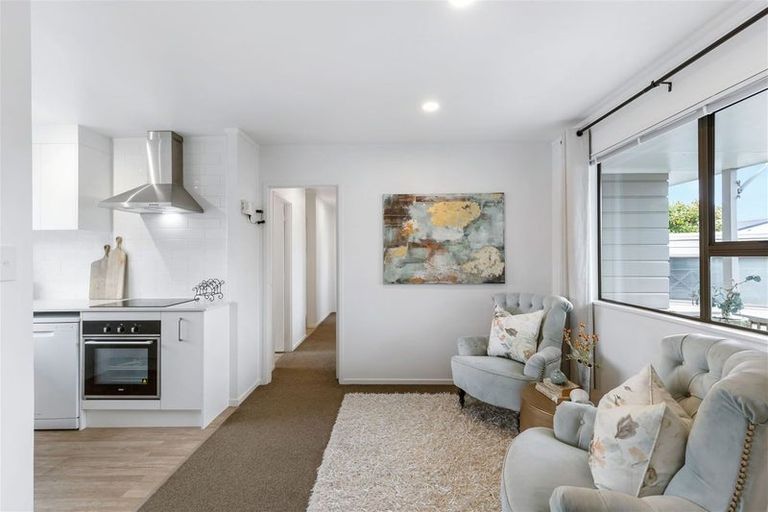 Photo of property in 2/14 Priestley Drive, Bucklands Beach, Auckland, 2014