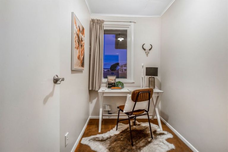 Photo of property in 2a Taupiri Crescent, Titahi Bay, Porirua, 5022