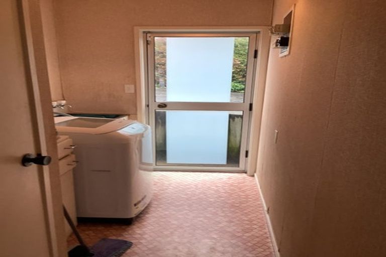 Photo of property in 1/8 Pupuke Road, Hillcrest, Auckland, 0627