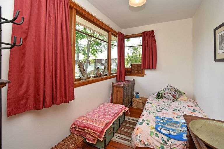 Photo of property in 52 Olliviers Road, Phillipstown, Christchurch, 8011