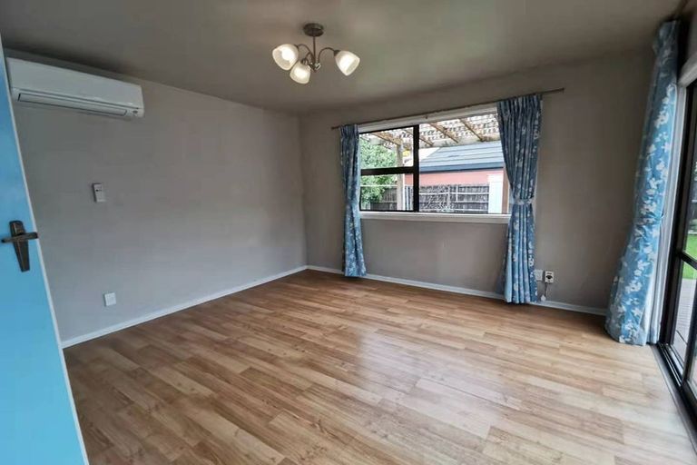 Photo of property in 67 Memorial Avenue, Ilam, Christchurch, 8053