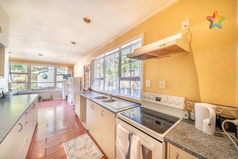 Photo of property in 21 Thomson Grove, Stokes Valley, Lower Hutt, 5019