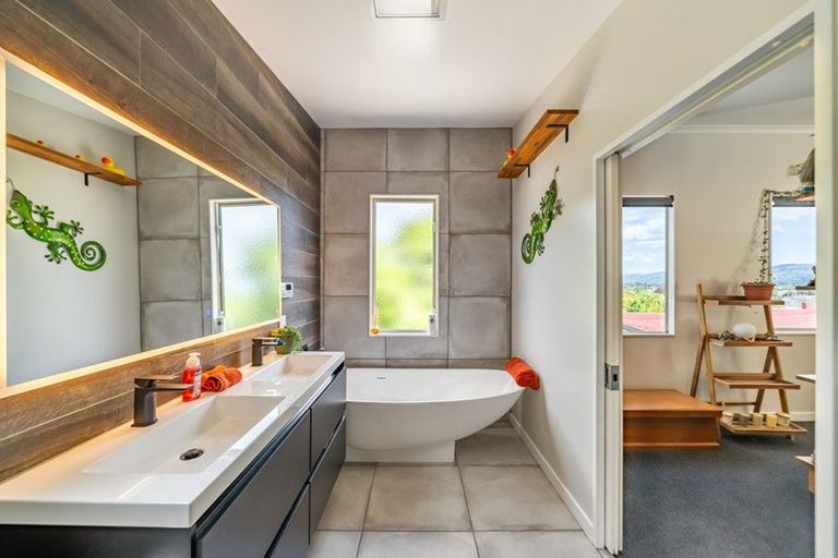 Photo of property in 71a Wyndrum Avenue, Waterloo, Lower Hutt, 5011