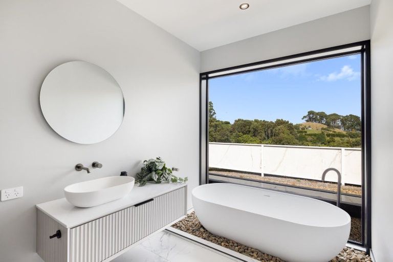 Photo of property in 8 Kahu Lane, Minden, 3176