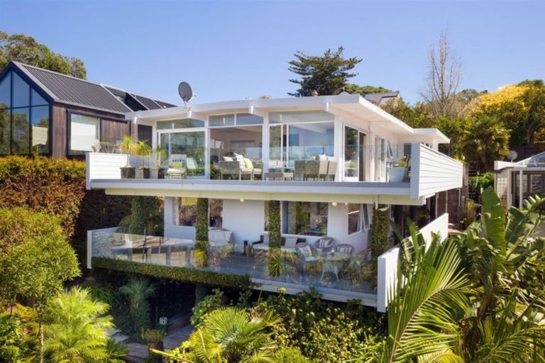 Photo of property in 24 Bridge View Road, Birkenhead, Auckland, 0626