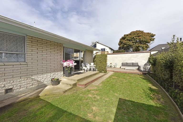 Photo of property in 1/9a Avonhead Road, Avonhead, Christchurch, 8042