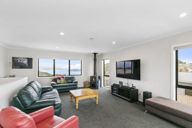 Photo of property in 9b Epic Way, Newlands, Wellington, 6037