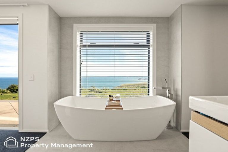 Photo of property in 49 Highgrove, Saint Clair, Dunedin, 9012