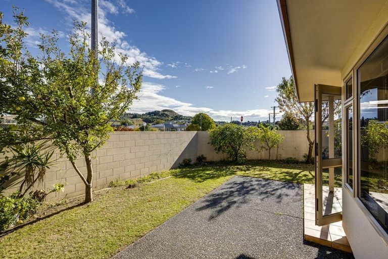 Photo of property in 54 Neeve Road, Taradale, Napier, 4112