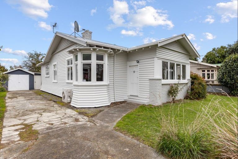 Photo of property in 36 Kingswood Street, Takaro, Palmerston North, 4412