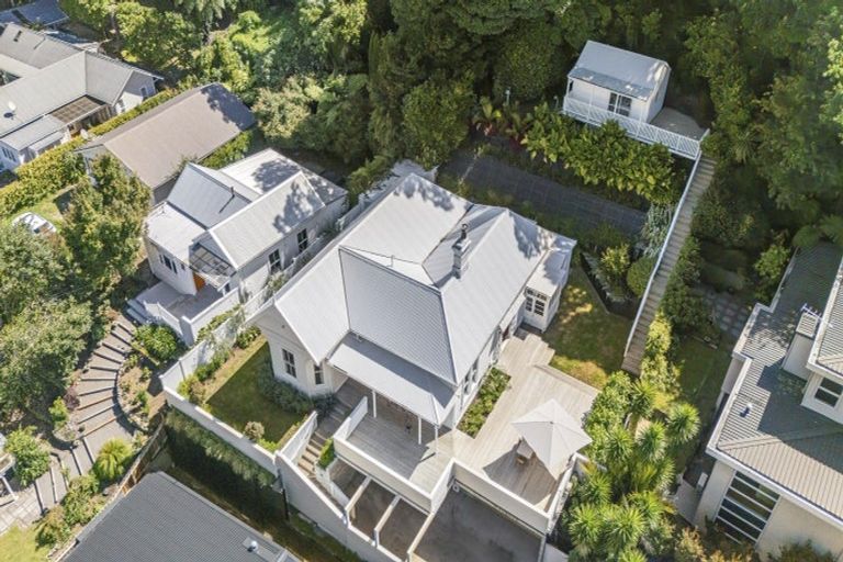 Photo of property in 16 Bracken Street, New Plymouth, 4310