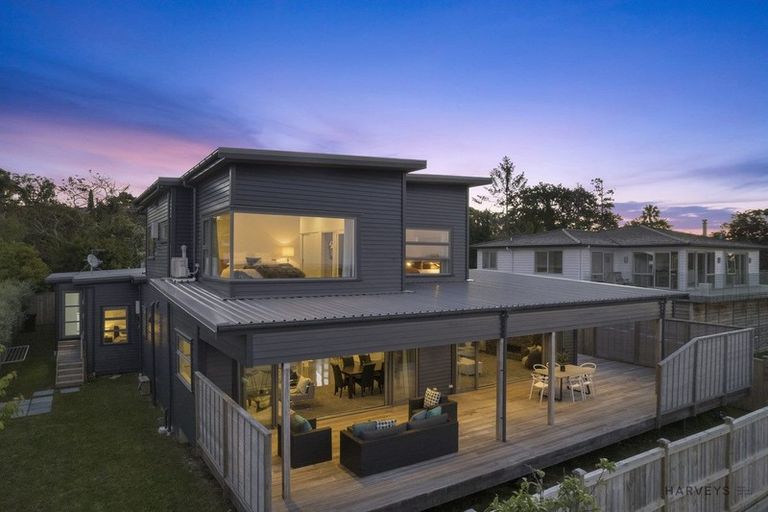 Photo of property in 251a Golf Road, Titirangi, Auckland, 0604