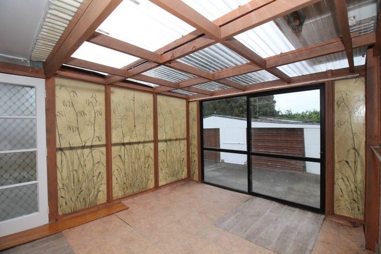 Photo of property in 27 Myers Road, Manurewa East, Auckland, 2102