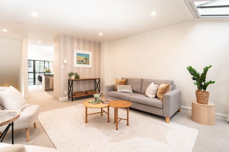 Photo of property in 16b Hobson Street, Thorndon, Wellington, 6011