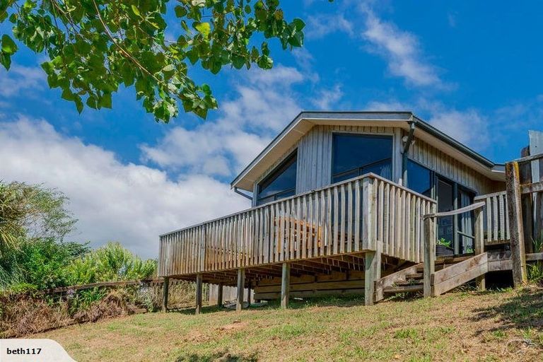 Photo of property in 2 Dodds Crescent, Otaki Beach, Otaki, 5512