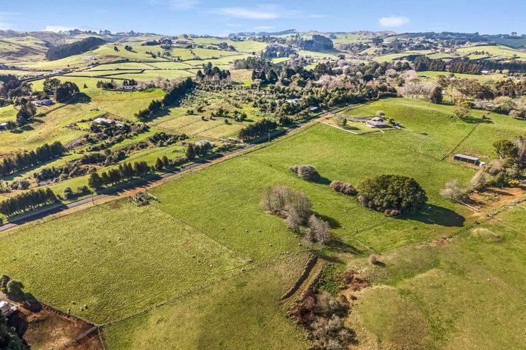 Photo of property in 61 Kanuka Road, Bombay, 2675