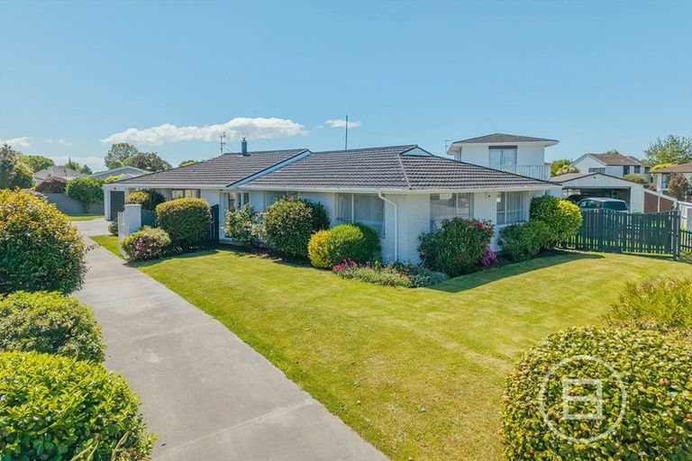 Photo of property in 22 Bucknell Street, Sockburn, Christchurch, 8042