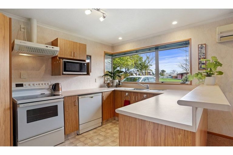 Photo of property in 8a Hinton Place, Rangiora, 7400