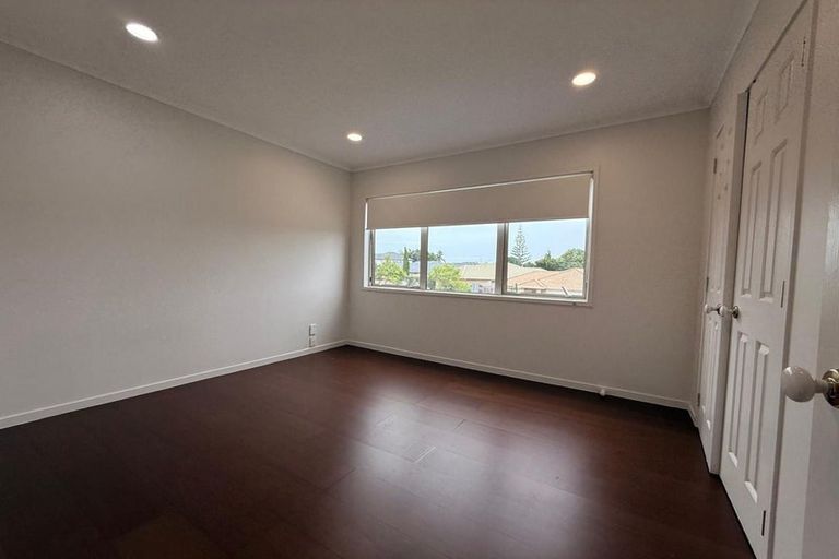Photo of property in 2 Corta Bella Place, Golflands, Auckland, 2013