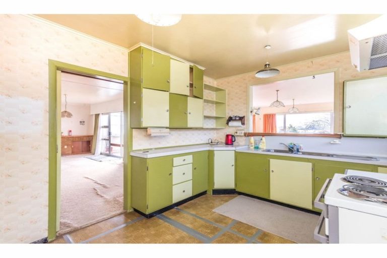 Photo of property in 8 Sarona Avenue, Glen Eden, Auckland, 0602