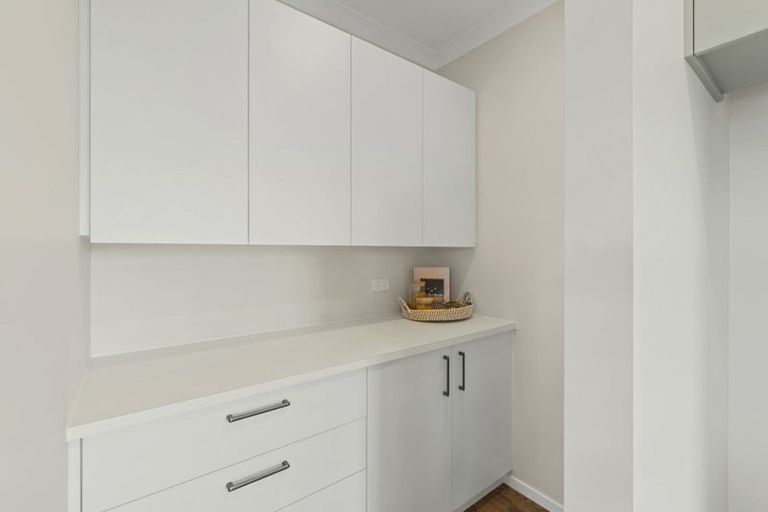 Photo of property in 10 Oak Place, Levin, 5510