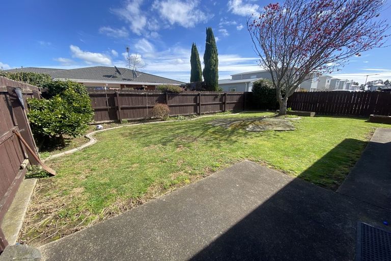 Photo of property in 100 Manuroa Road, Takanini, 2112