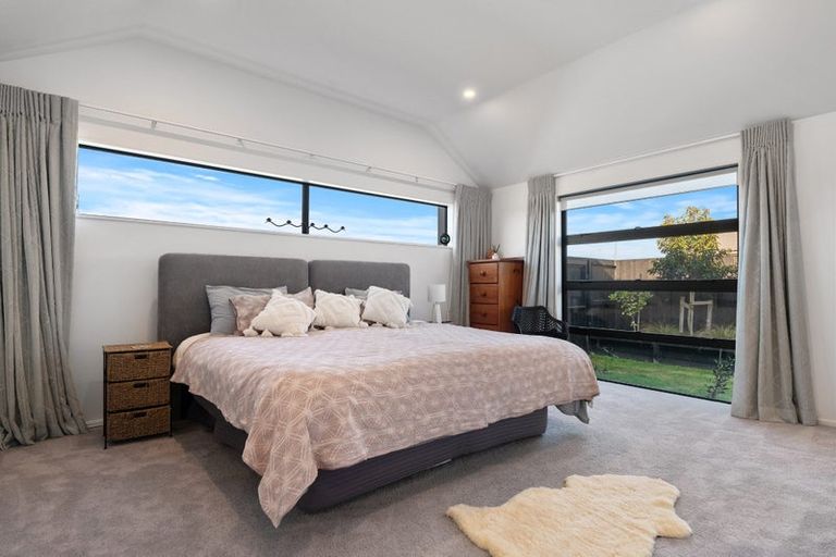 Photo of property in 8 Mccahon Drive, Rangiora, 7400