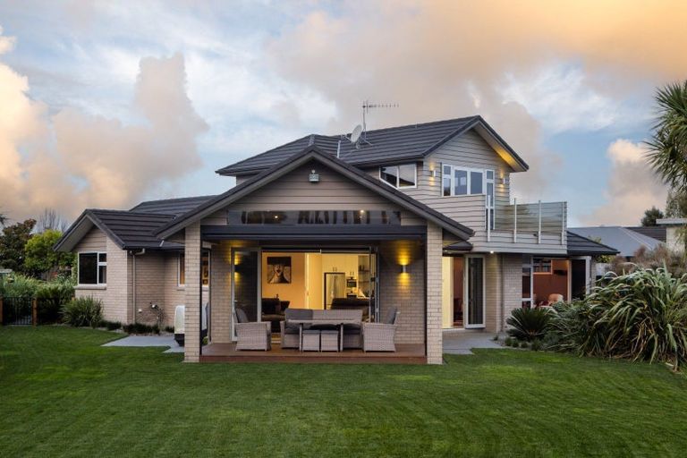 Photo of property in 142 Saint James Drive, Huntington, Hamilton, 3210